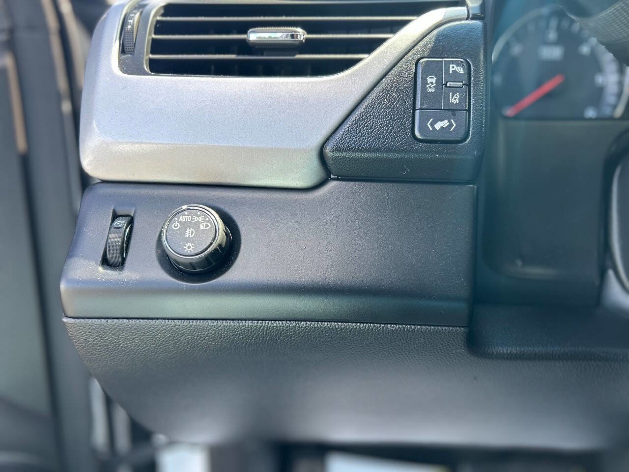 Used 2015 Chevrolet Tahoe LTZ image 11