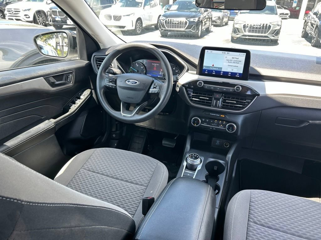 Used 2022 Ford Escape SE w/ SE Sport Appearance Package FWD image 9