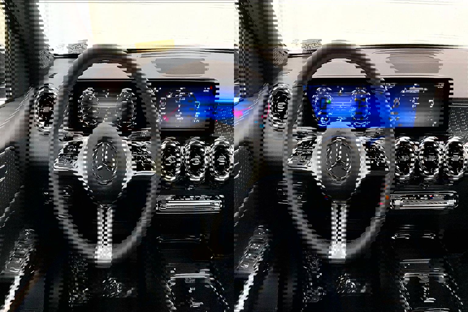 Used 2026 Mercedes-Benz GLB 250 image 4