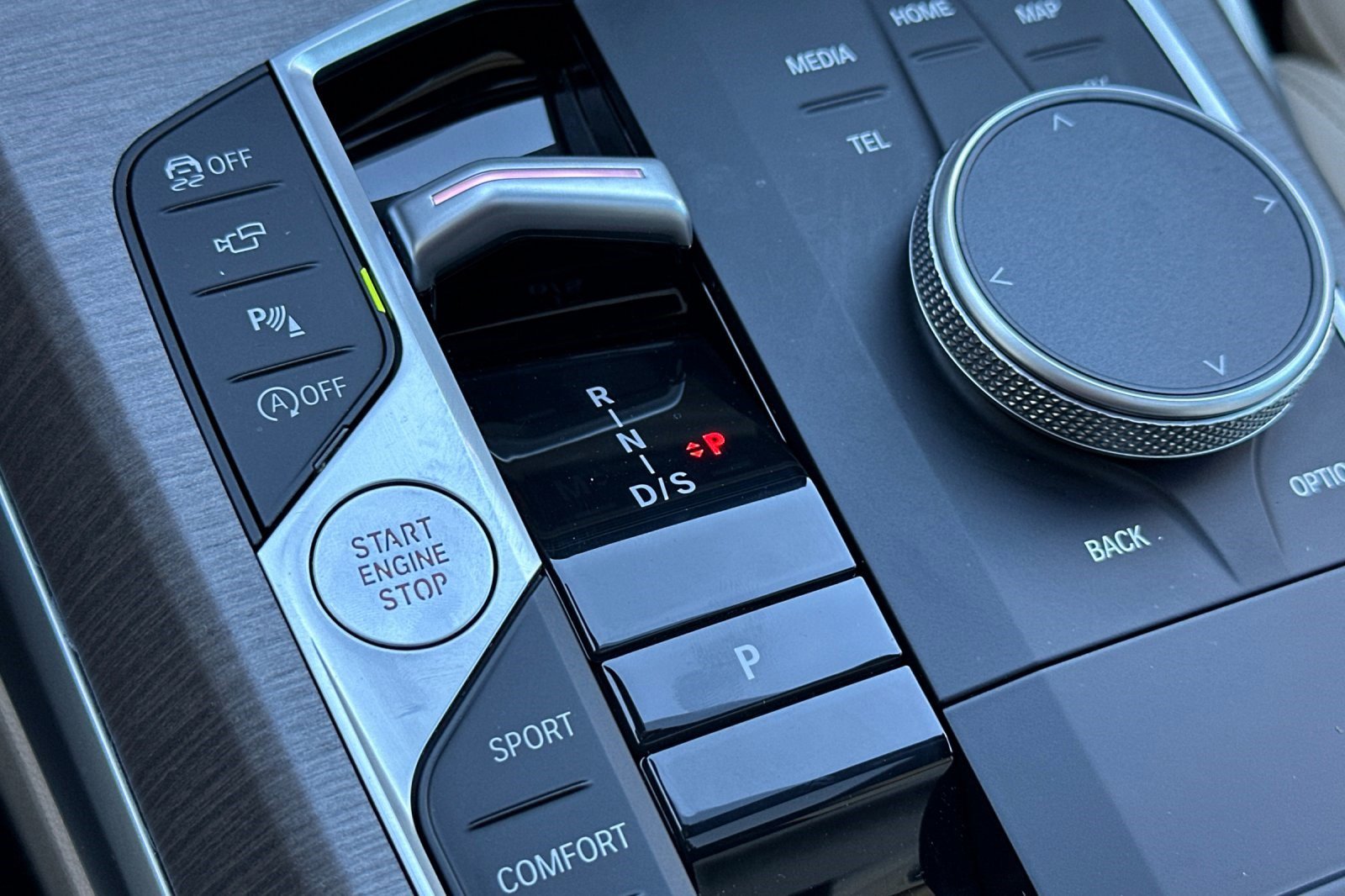 Used 2025 BMW 330i Sedan w/ Premium Package image 27