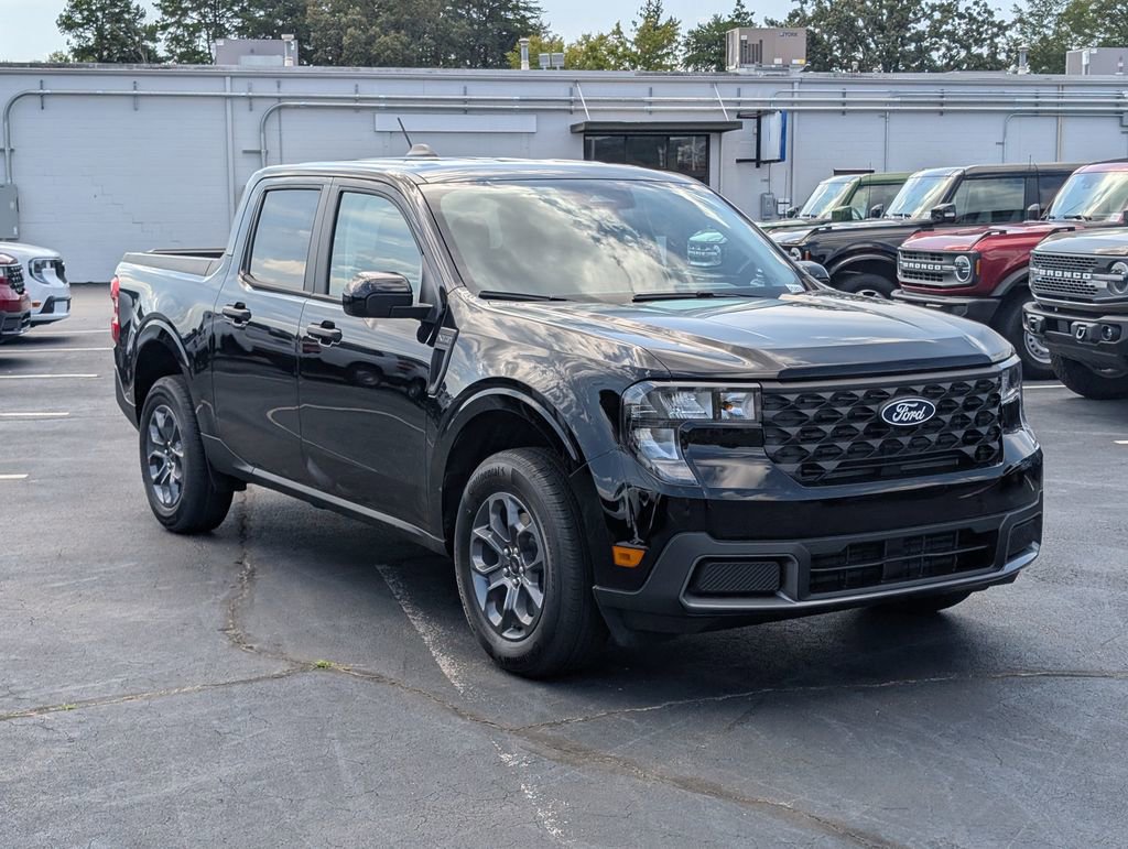 New 2025 Ford Maverick XLT w/ XLT Luxury Package FWD image 3