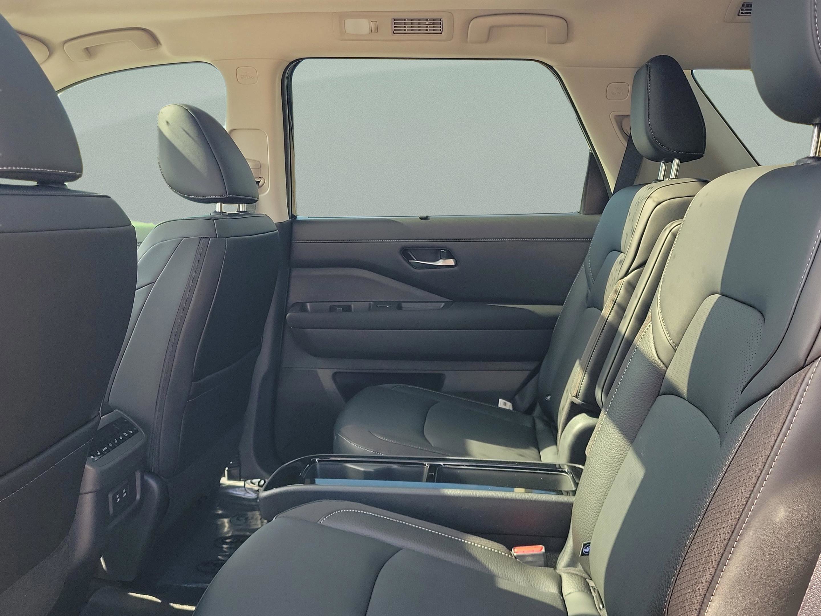 New 2026 Nissan Pathfinder SL image 9