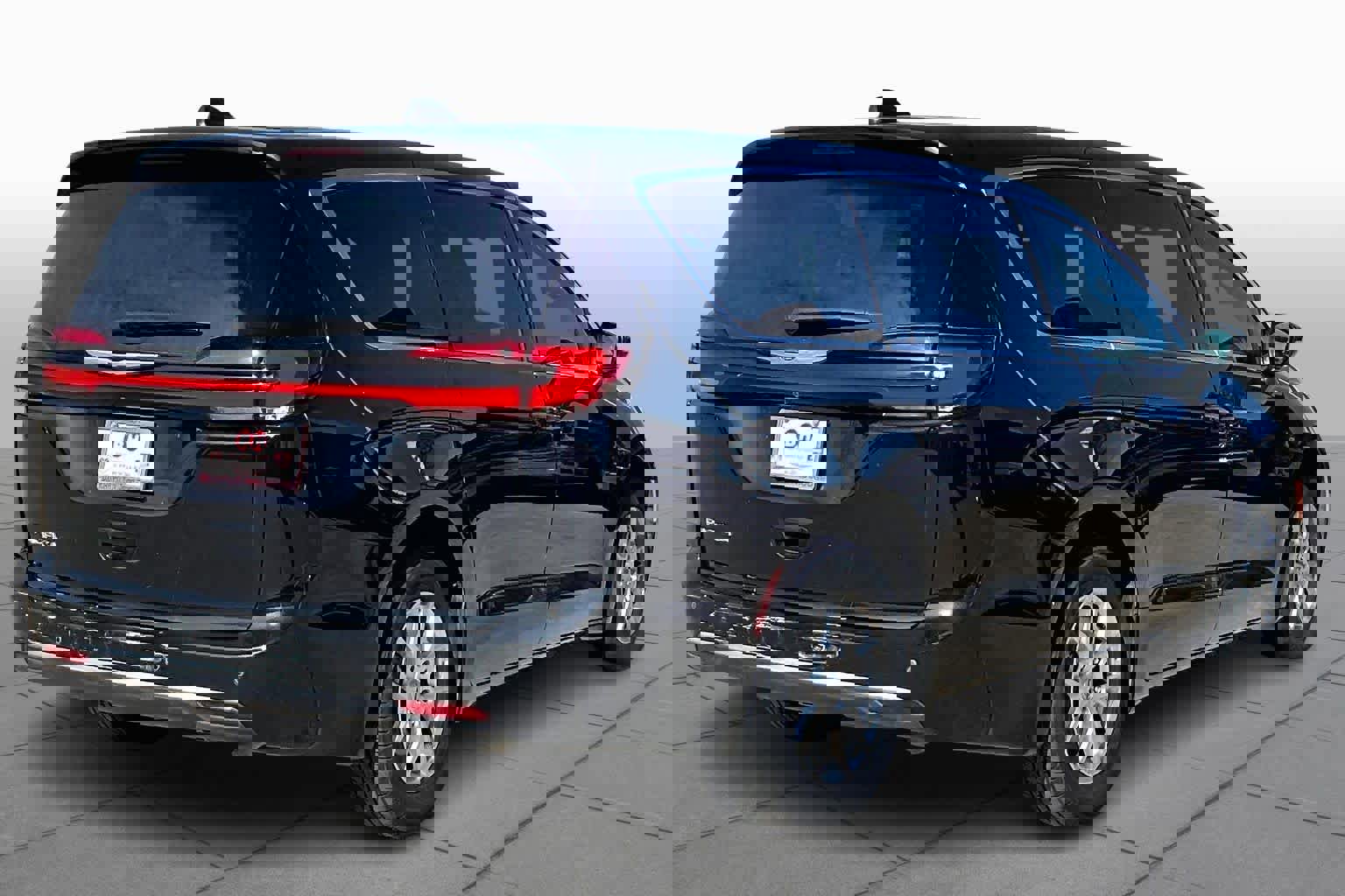 Used 2023 Chrysler Pacifica Touring image 14