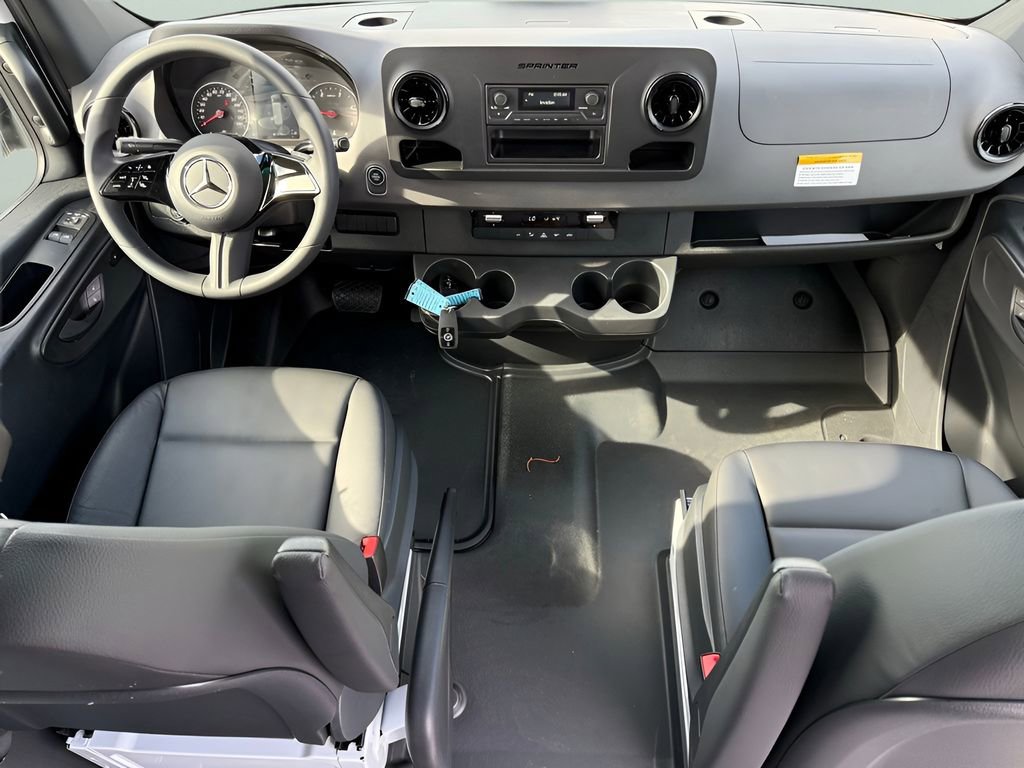 Used 2025 Mercedes-Benz Sprinter 2500 image 11