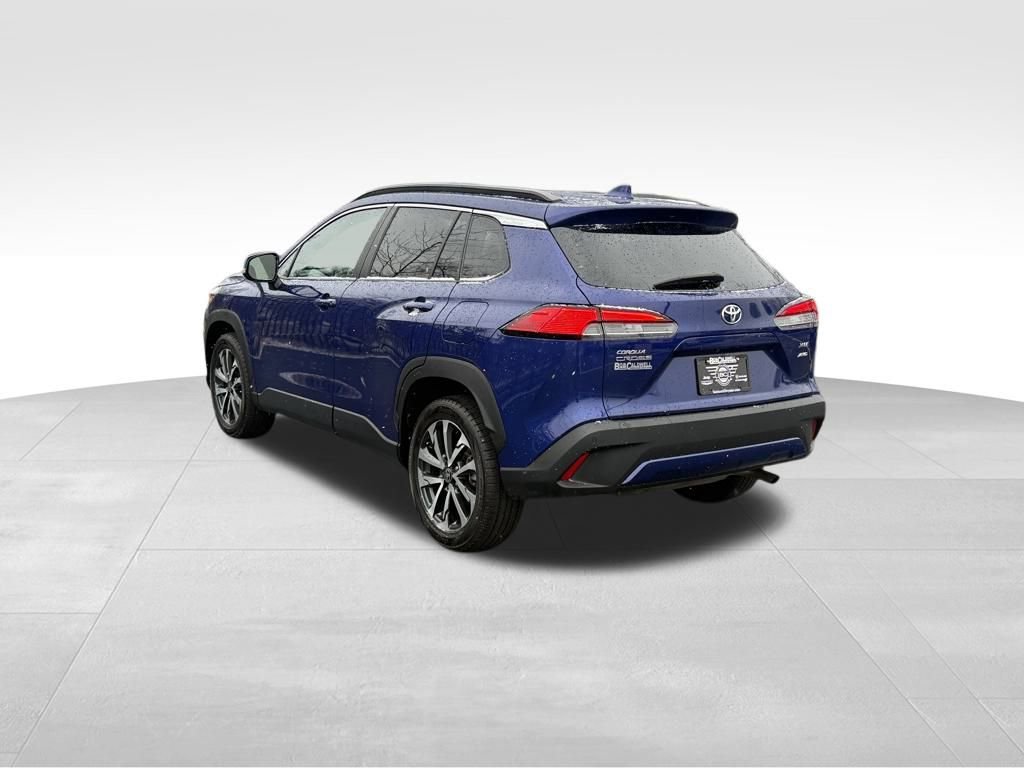 Used 2024 Toyota Corolla Cross XLE image 5