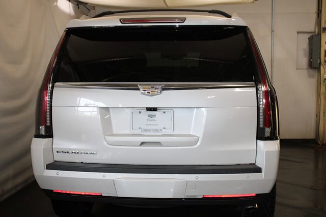 Used 2017 Cadillac Escalade Premium Luxury AWD/4WD image 6