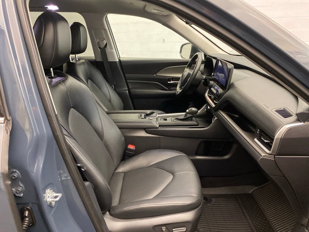 Used 2025 Toyota Grand Highlander AWD image 24