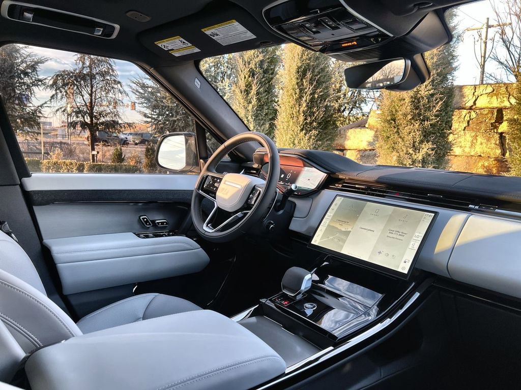 Used 2026 Land Rover Range Rover Sport SE image 14