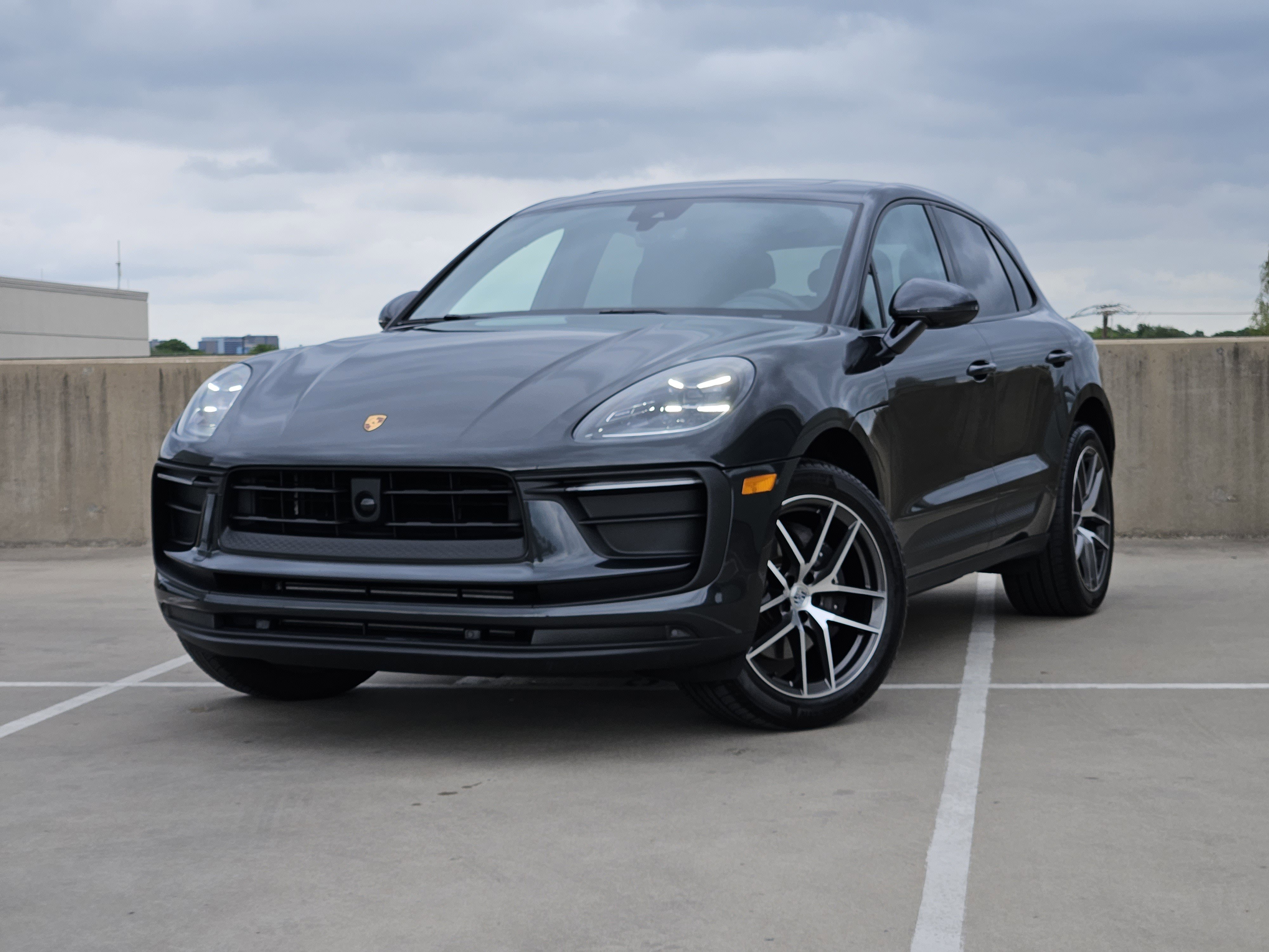 Certified 2025 Porsche Macan image 1