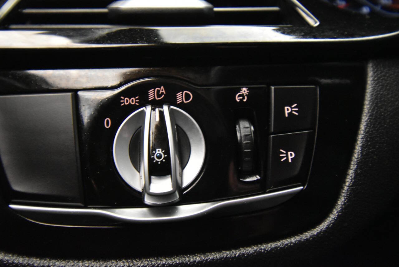 Used 2020 BMW M550i xDrive w/ Executive Package image 29