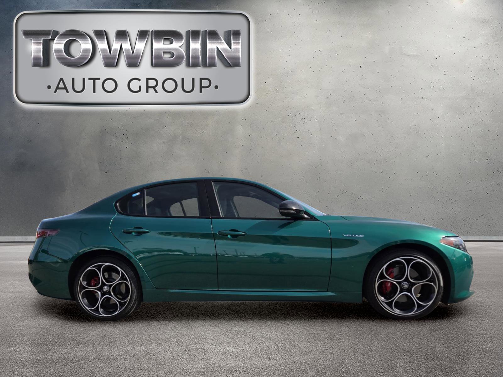 Used 2025 Alfa Romeo Giulia AWD image 3