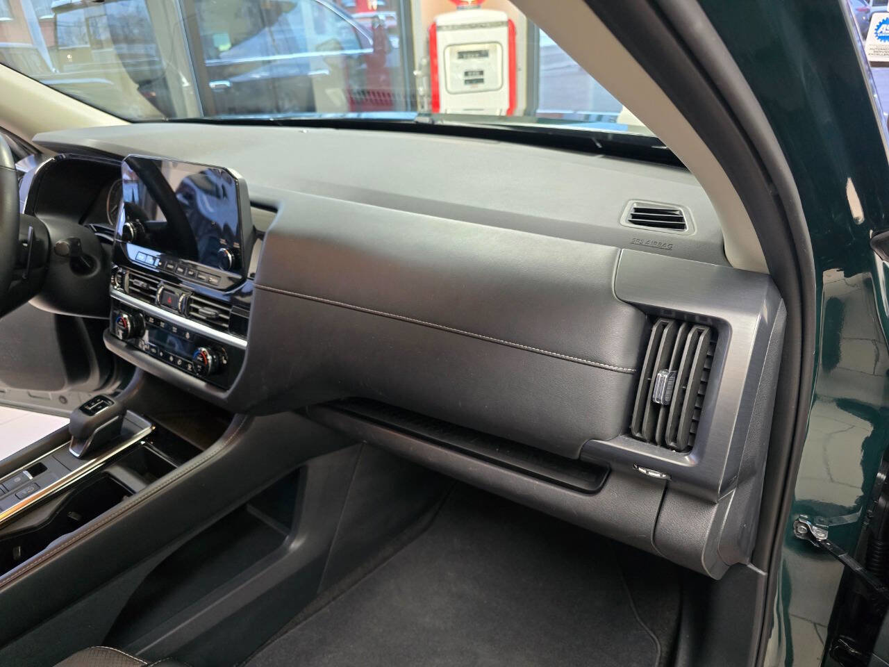 Used 2023 Nissan Pathfinder SL AWD/4WD image 32