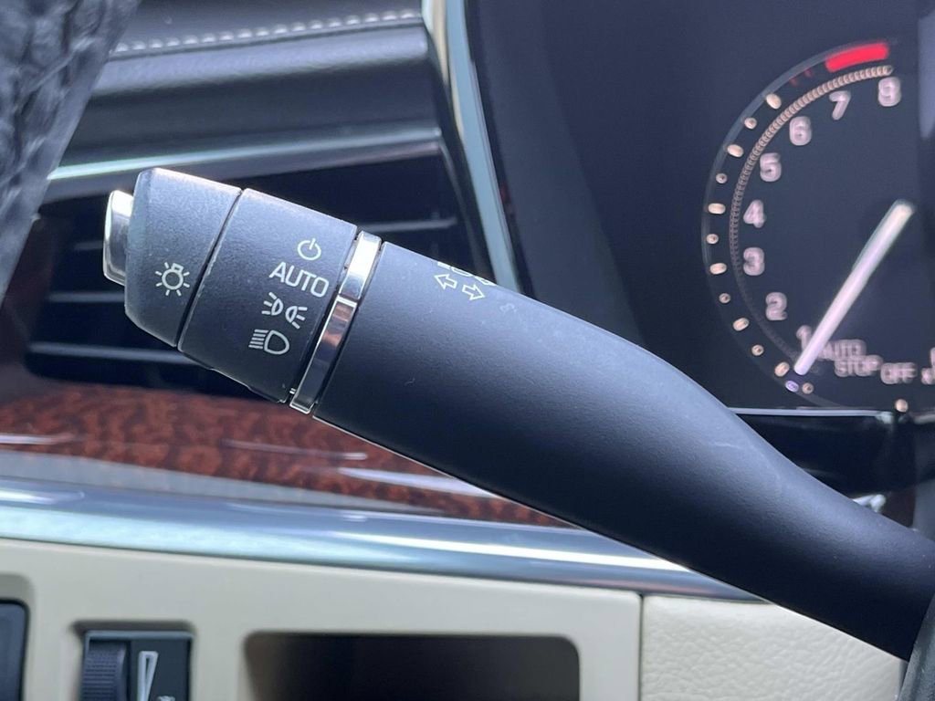 Used 2017 Cadillac XT5 Luxury image 34