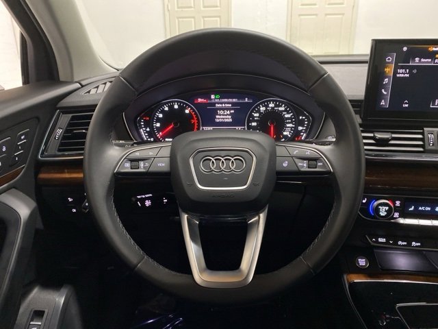Used 2023 Audi Q5 2.0T Premium w/ Convenience Package image 10
