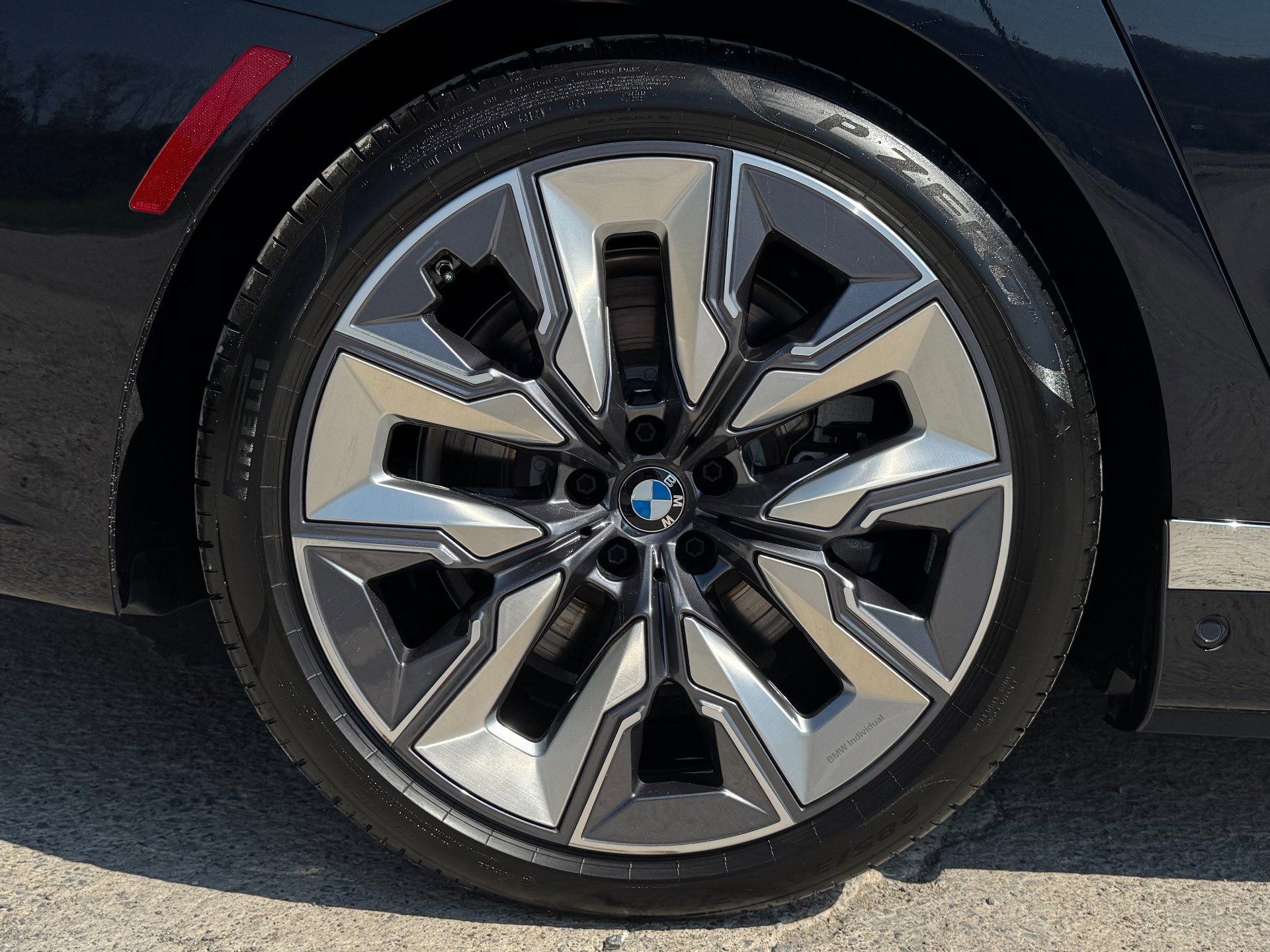 Used 2025 BMW i7 eDrive50 w/ Executive Package image 84