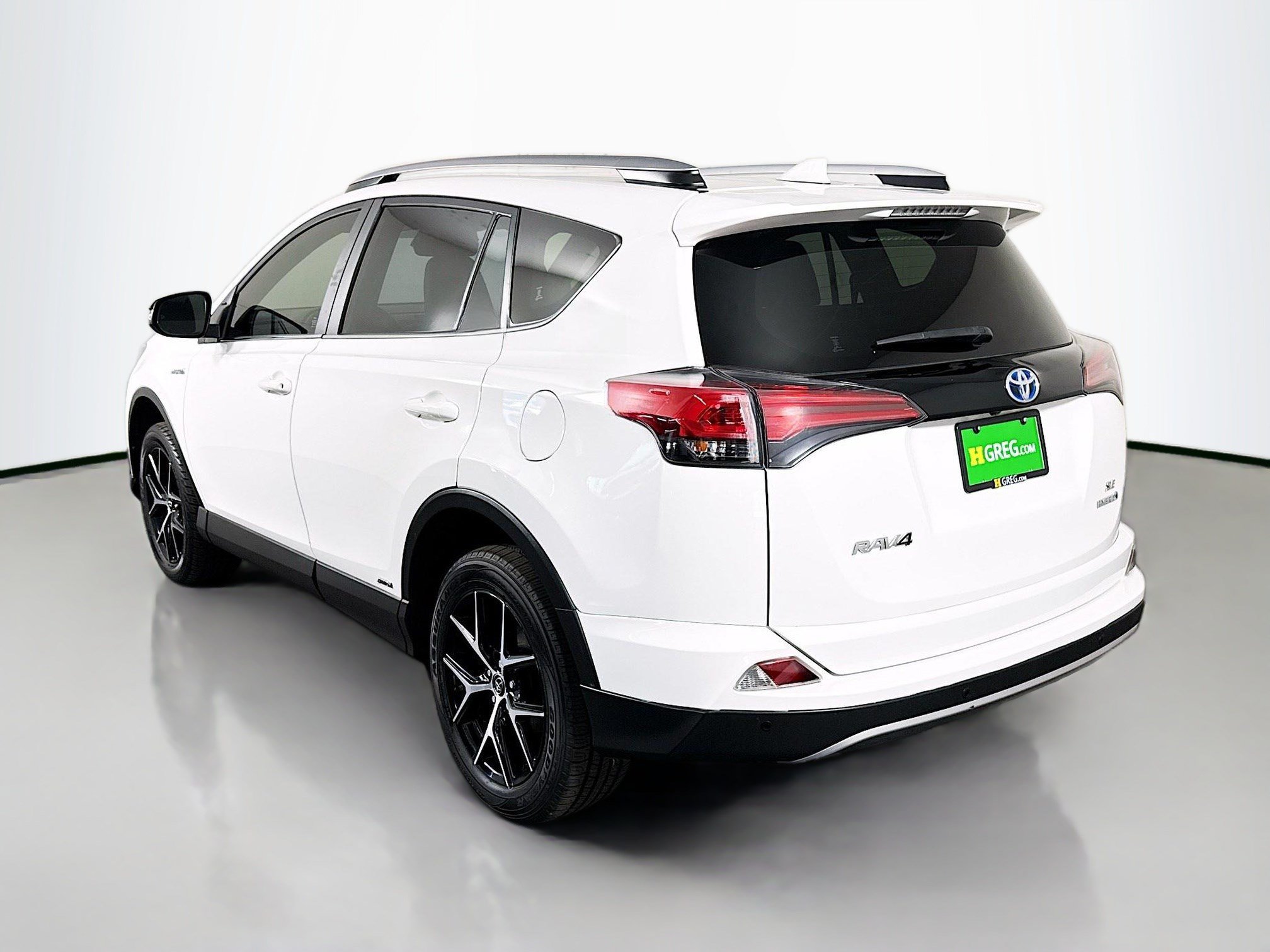 Used 2018 Toyota RAV4 SE w/ Advanced Technology Package AWD/4WD image 7