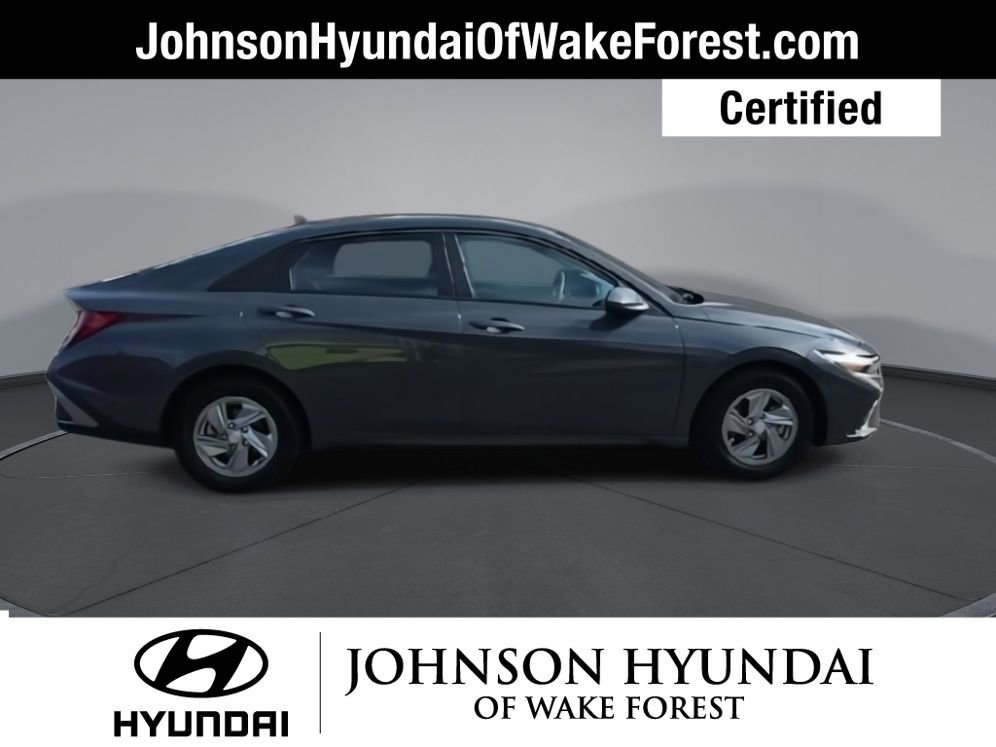 Certified 2025 Hyundai Elantra SE image 9