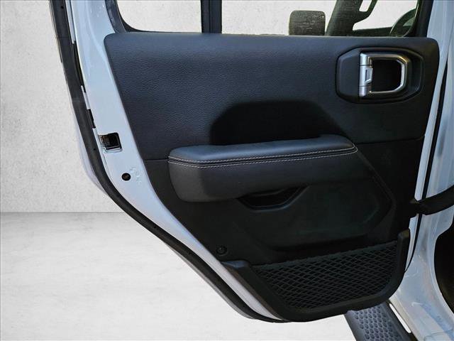 Used 2018 Jeep Wrangler Unlimited Sahara image 19