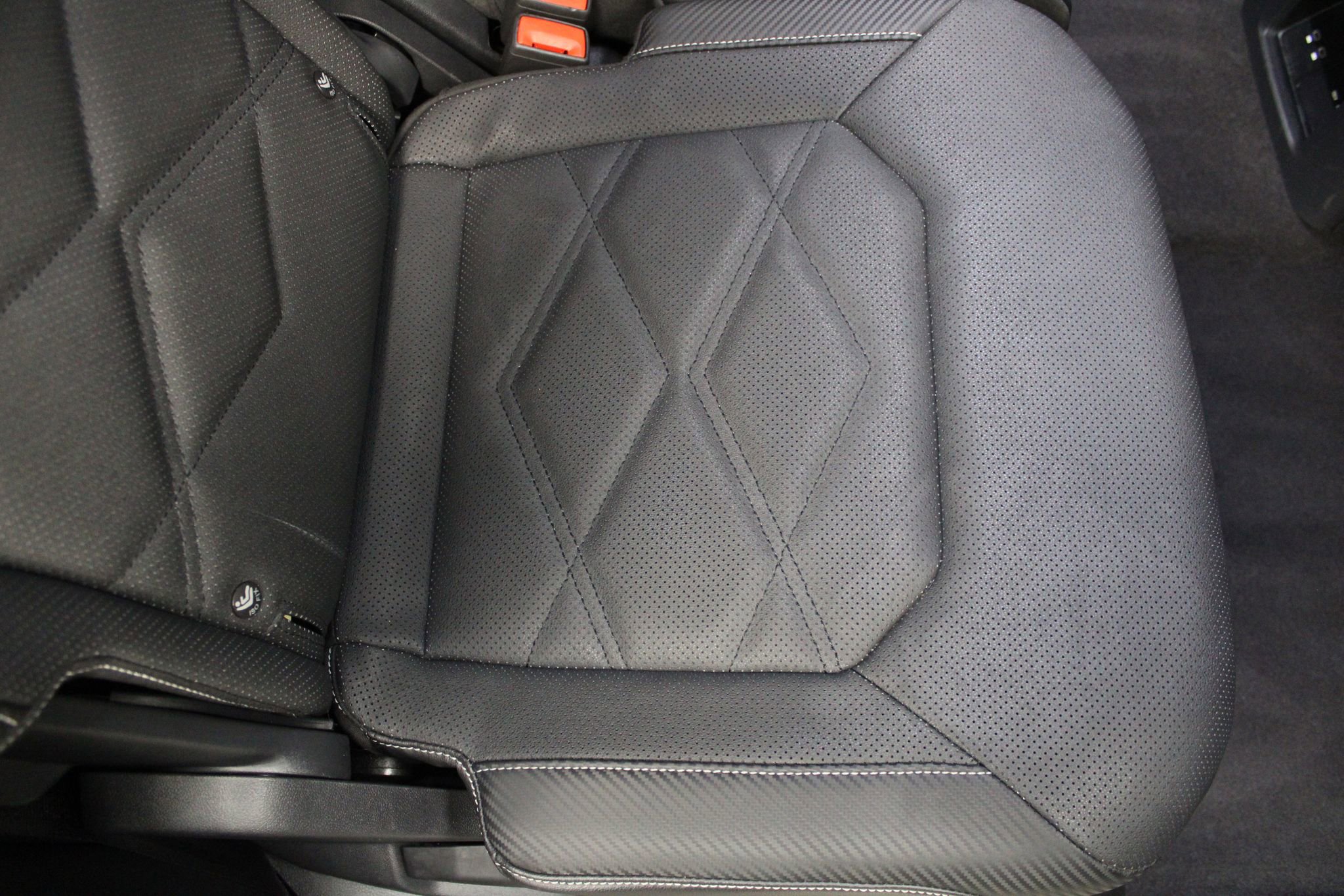 Used 2024 Volkswagen Atlas Cross Sport SE image 25