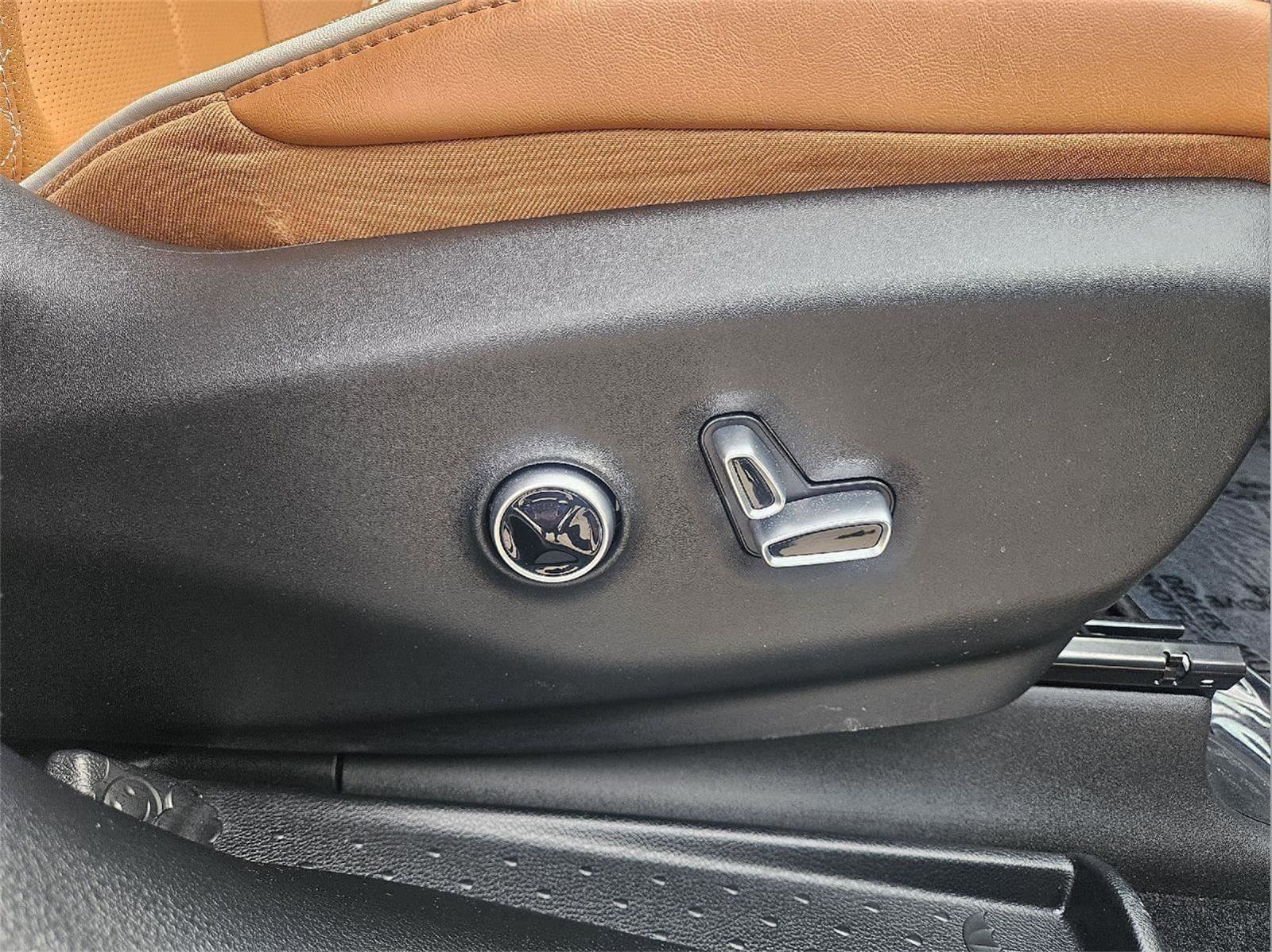 Used 2025 Chrysler Pacifica Pinnacle image 60