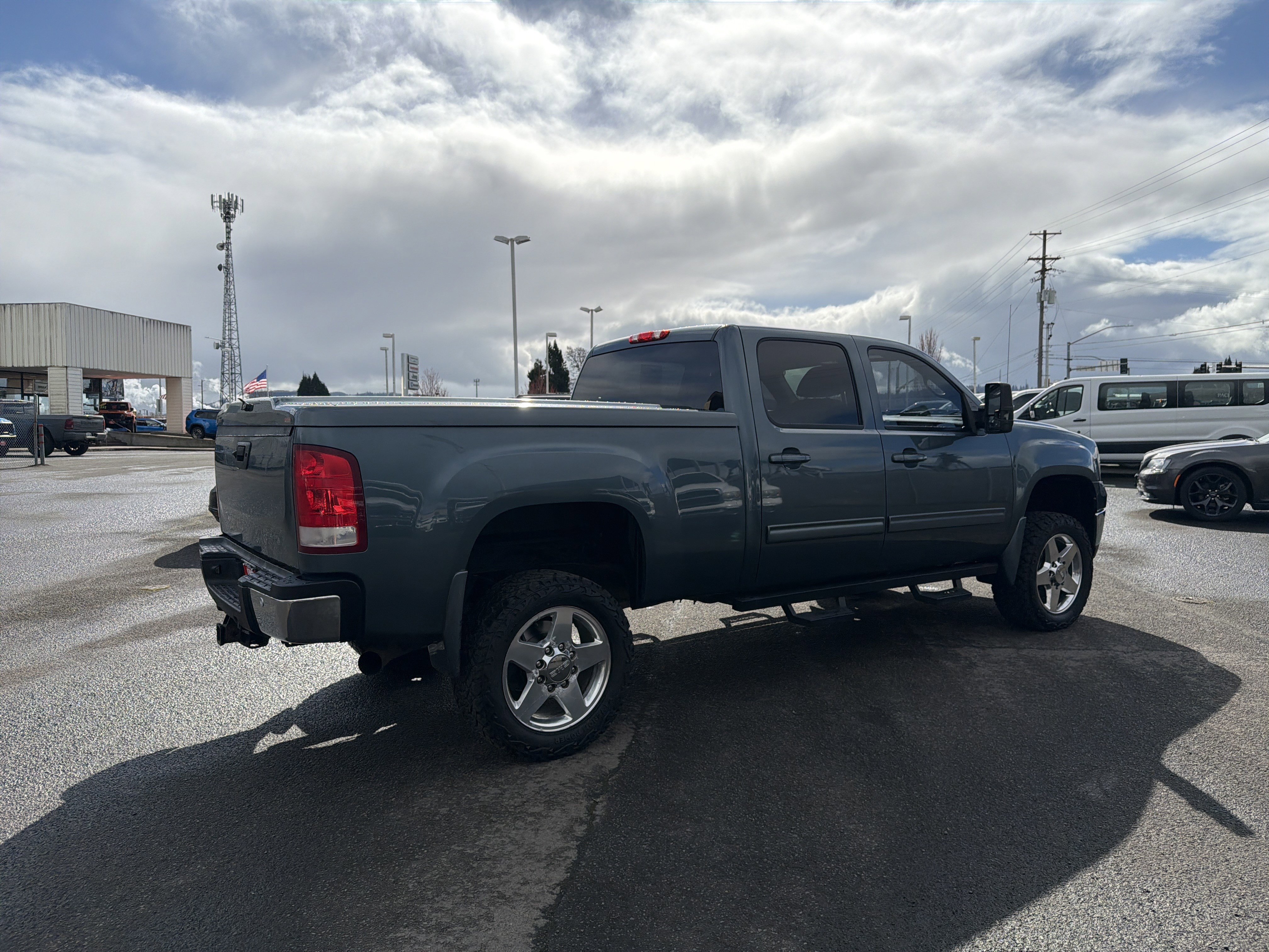 Used 2011 GMC Sierra 2500 SLT w/ SLT Convenience Package image 8