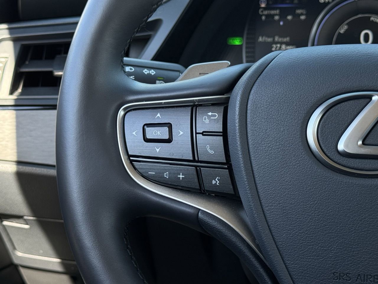 Used 2025 Lexus ES 300h F Sport w/ Accessory Package (Z2) image 15