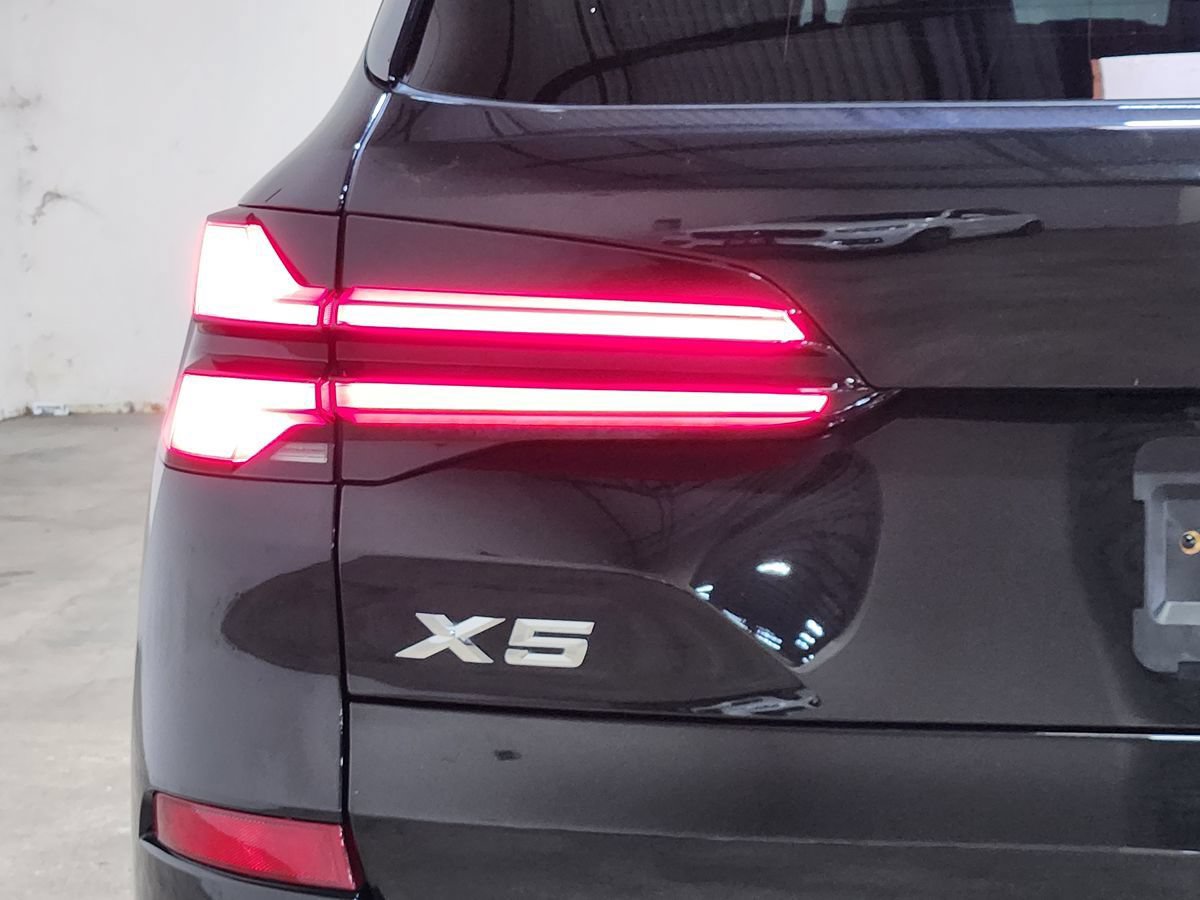 Used 2024 BMW X5 xDrive40i w/ M Sport Package AWD/4WD image 20