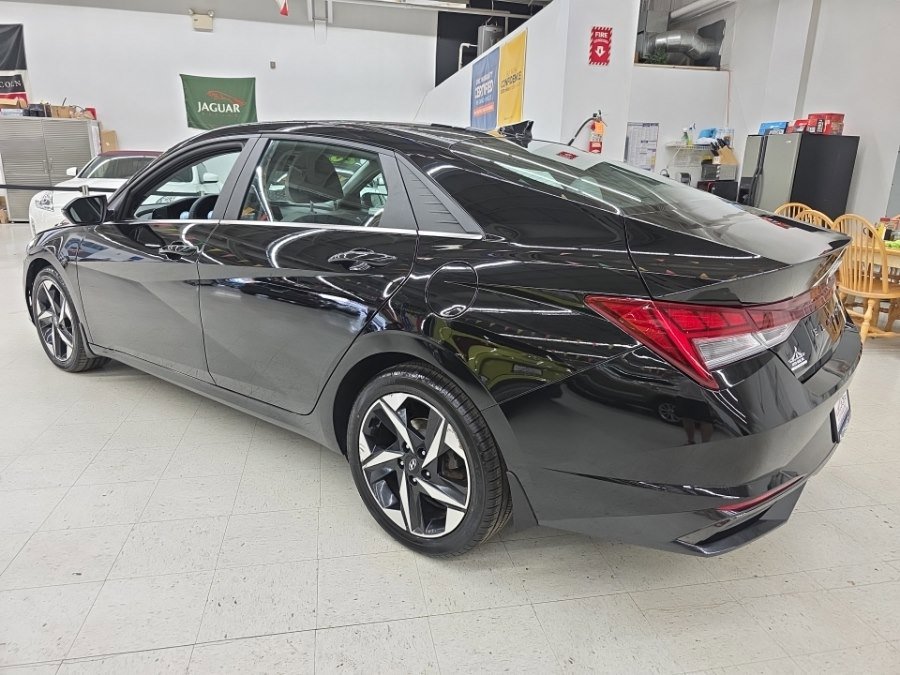 Used 2023 Hyundai Elantra Limited FWD image 4