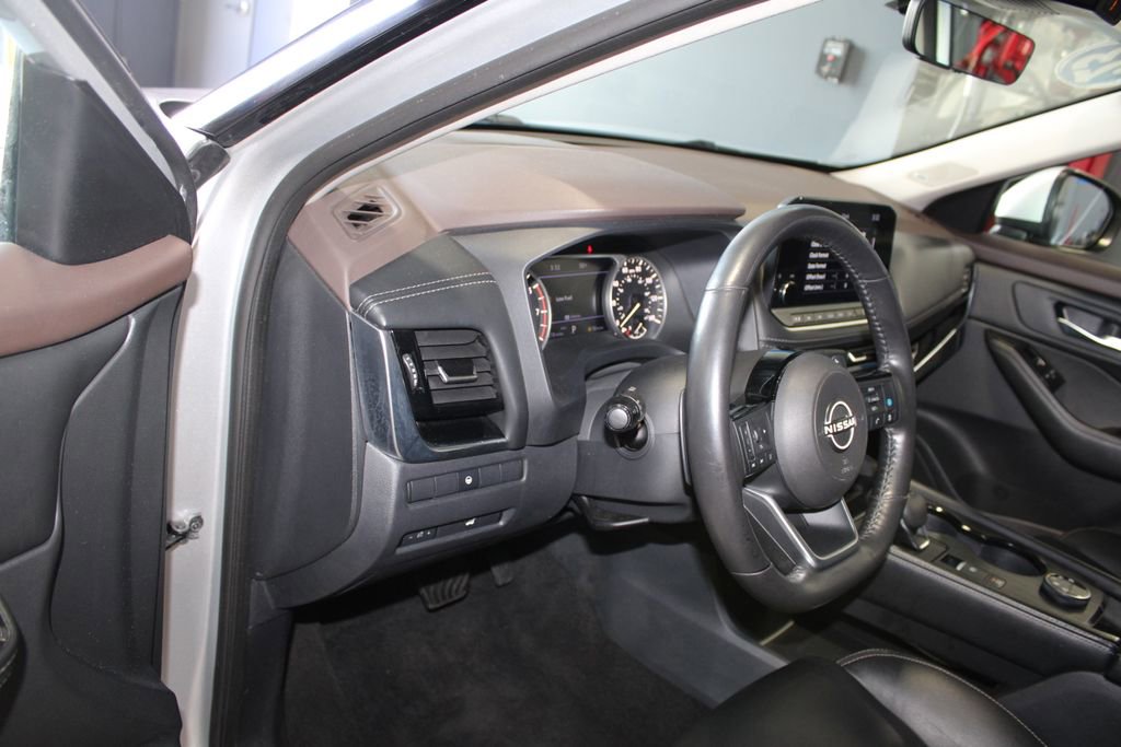 Used 2023 Nissan Rogue SL w/ SL Premium Package AWD/4WD image 12