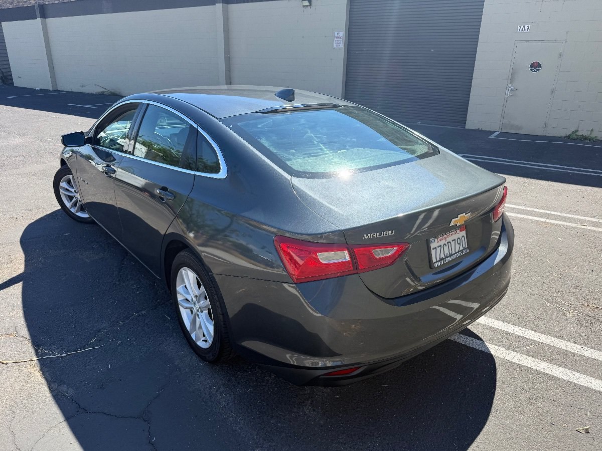 Used 2018 Chevrolet Malibu LT FWD image 3