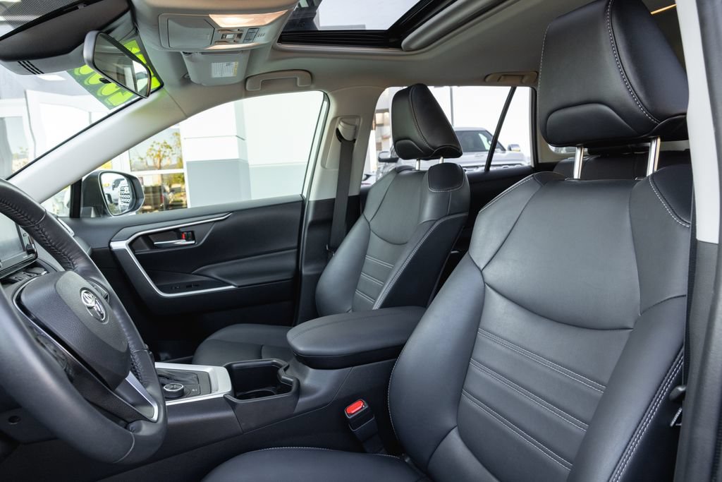 Used 2022 Toyota RAV4 XLE Premium AWD/4WD image 11