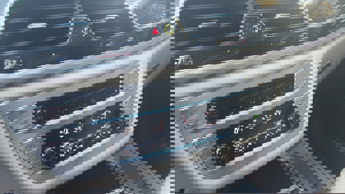 Used 2018 BMW 740i xDrive w/ Executive Package AWD/4WD image 14