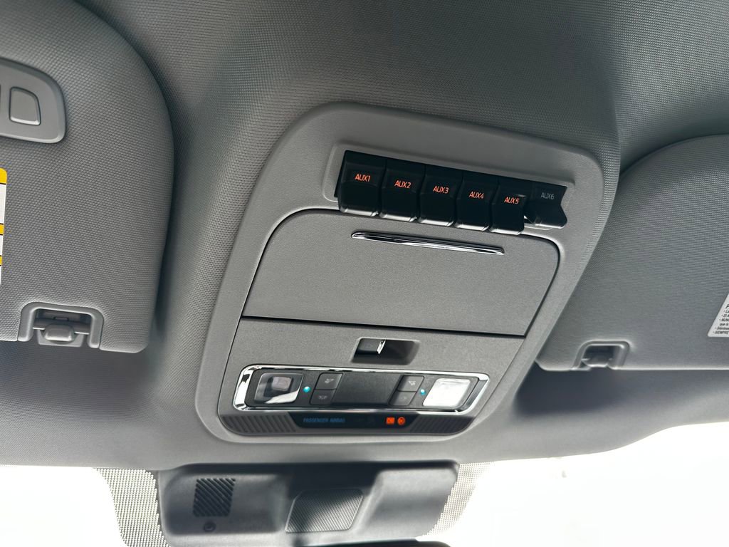 New 2026 Ford F250 Lariat w/ Black Appearance Package image 77