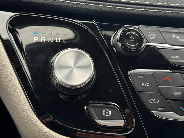 Certified 2023 Chrysler Pacifica Touring-L image 35