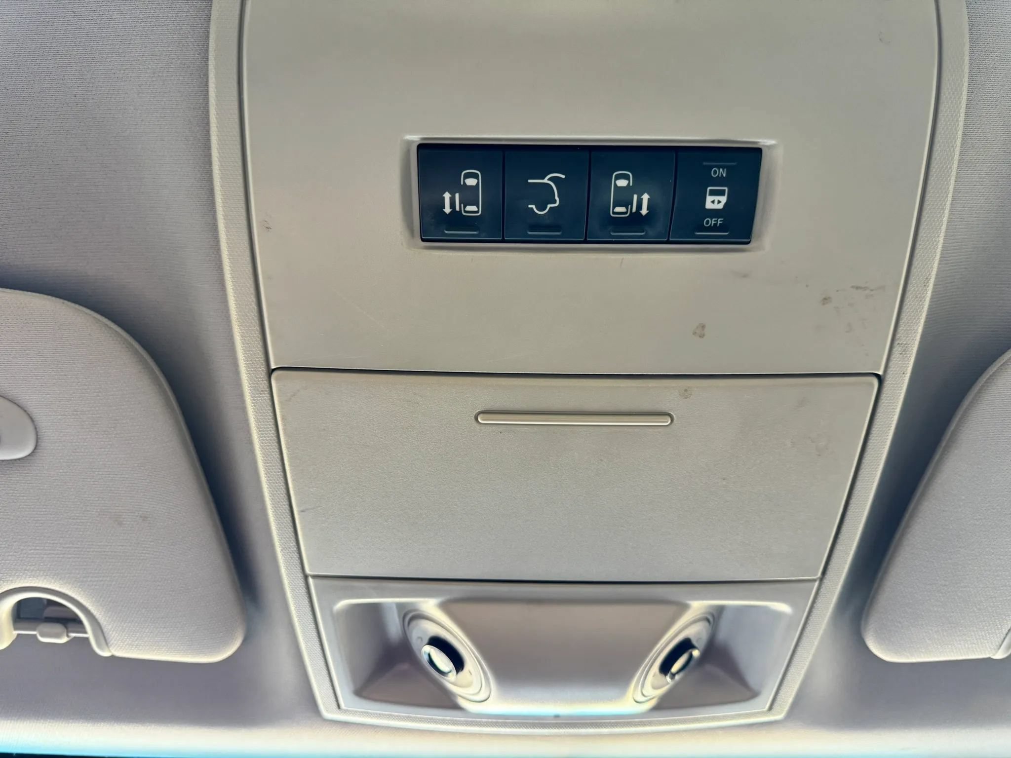 Used 2014 Chrysler Town & Country Touring FWD image 17