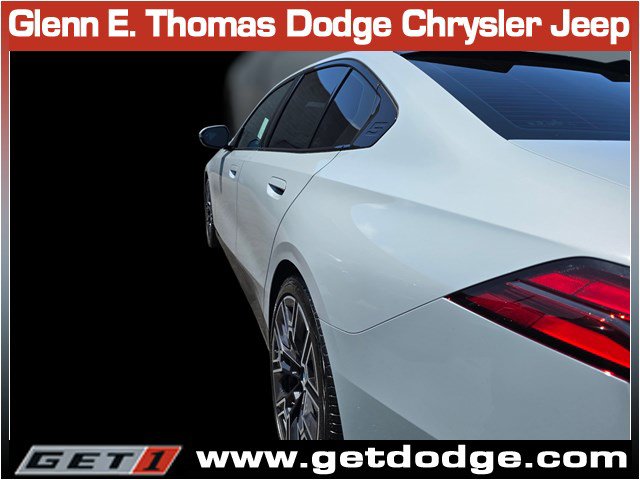 Used 2025 BMW 530i w/ M Sport Package RWD image 12