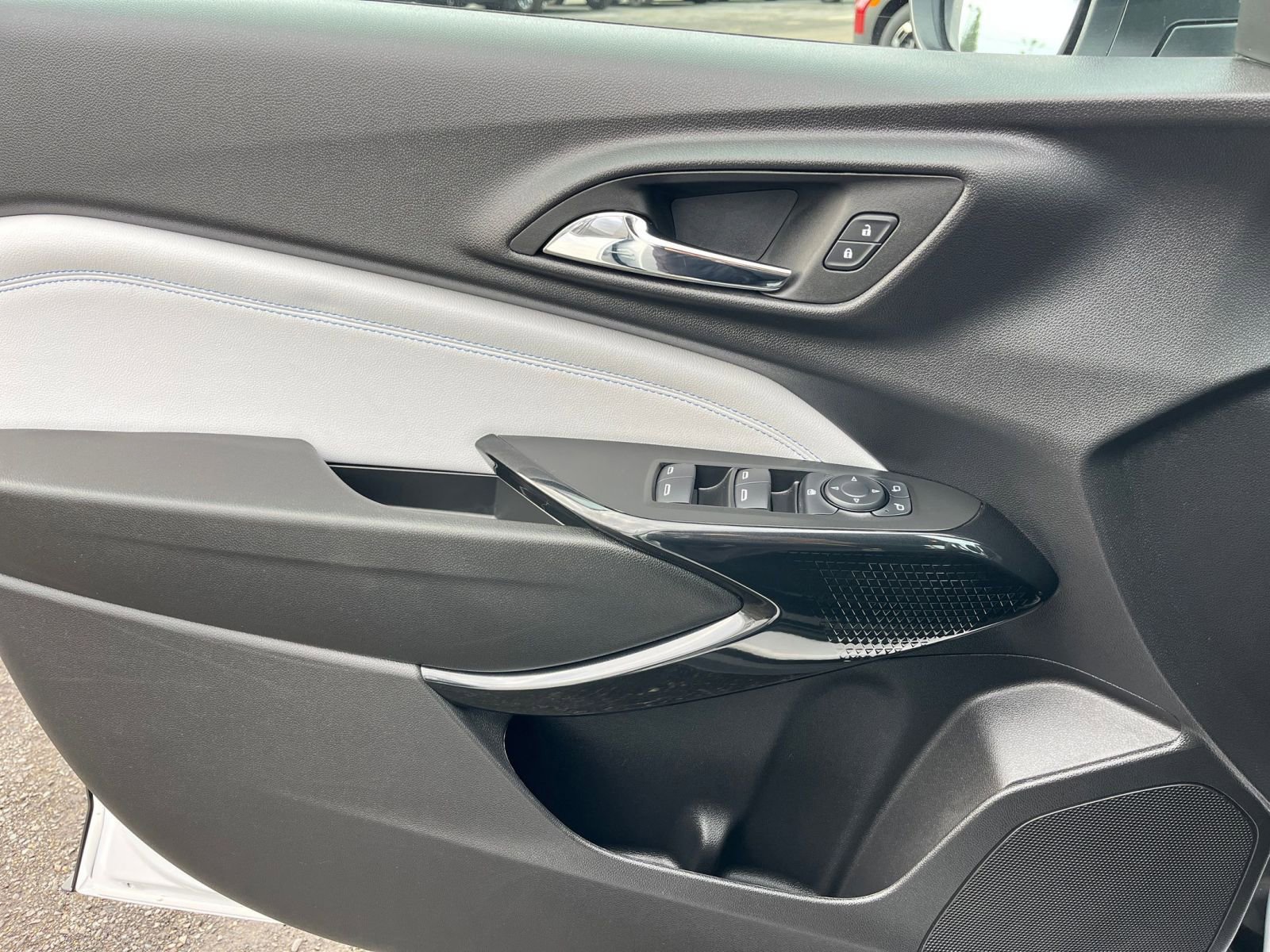 Used 2025 Chevrolet Trax LT image 20