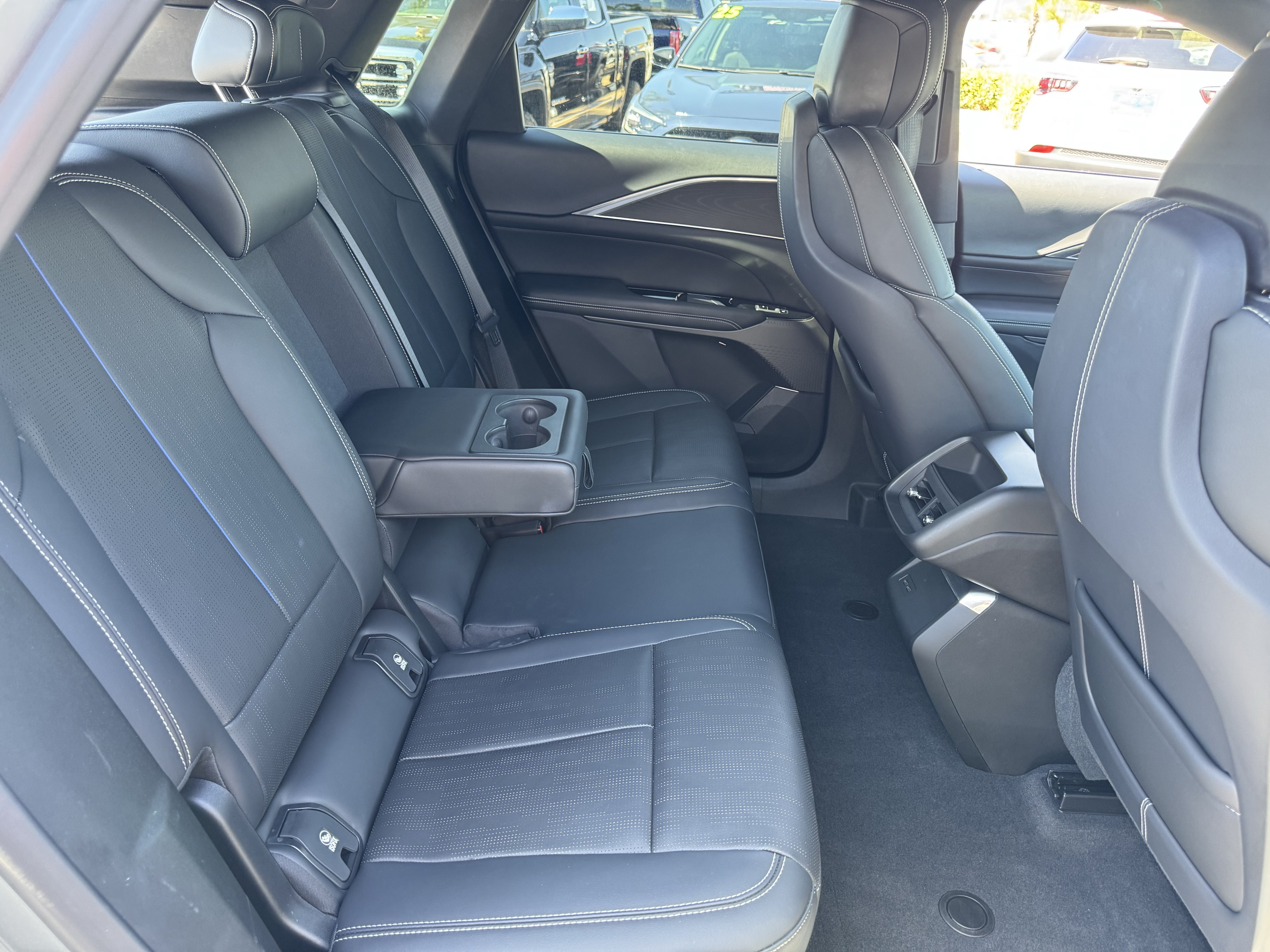 Used 2024 Cadillac Lyriq Luxury w/ LPO, Floor Liner Package RWD image 33