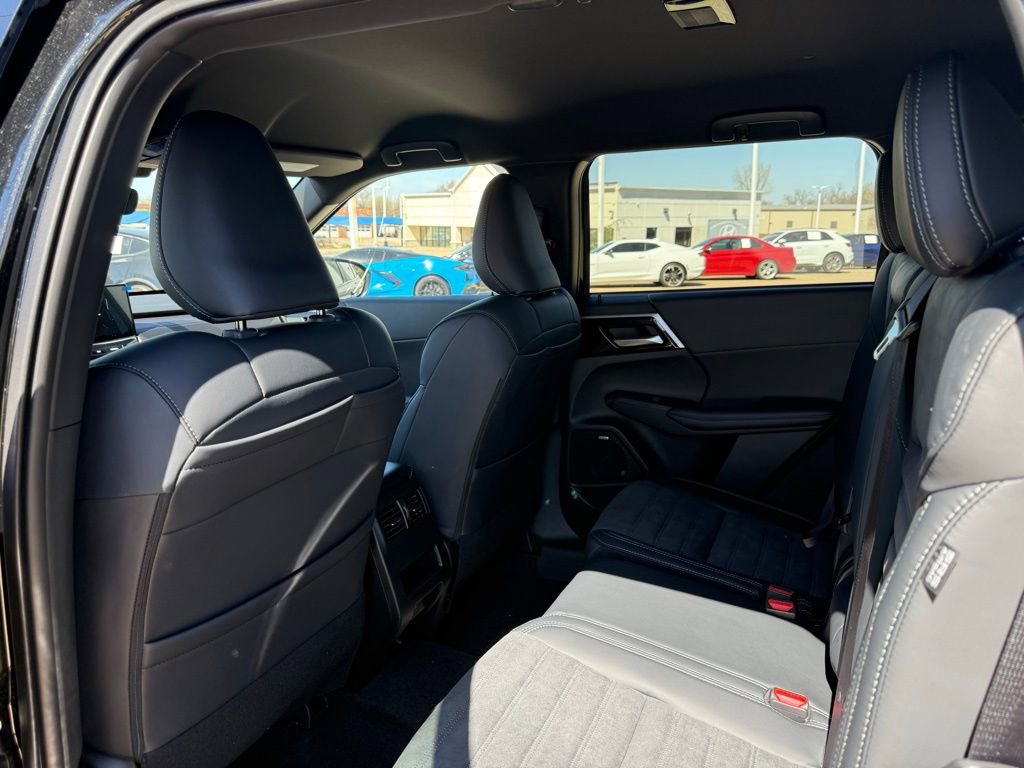 New 2026 Mitsubishi Outlander LE image 29