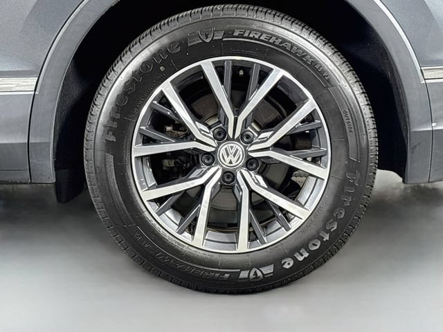 Certified 2020 Volkswagen Tiguan SE w/ Panoramic Sunroof Package AWD/4WD image 35