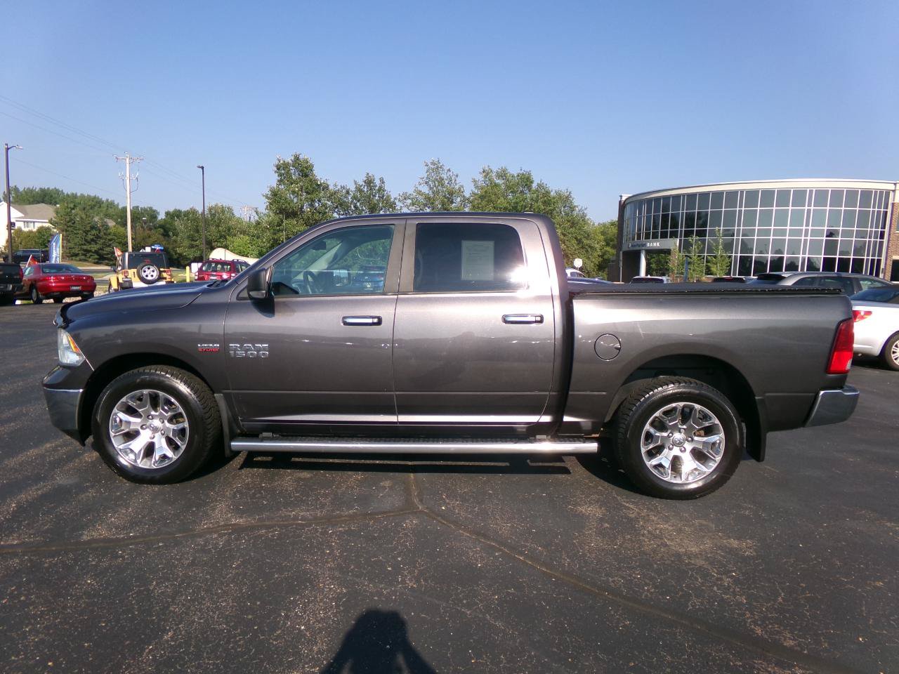 Used 2017 RAM 1500 Classic SLT w/ SLT Plus D←cor Group AWD/4WD image 4