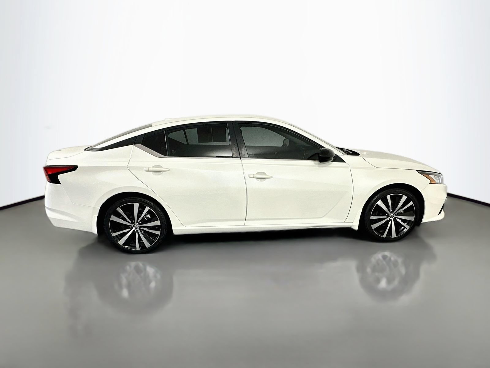 Used 2022 Nissan Altima 2.5 SR FWD image 8