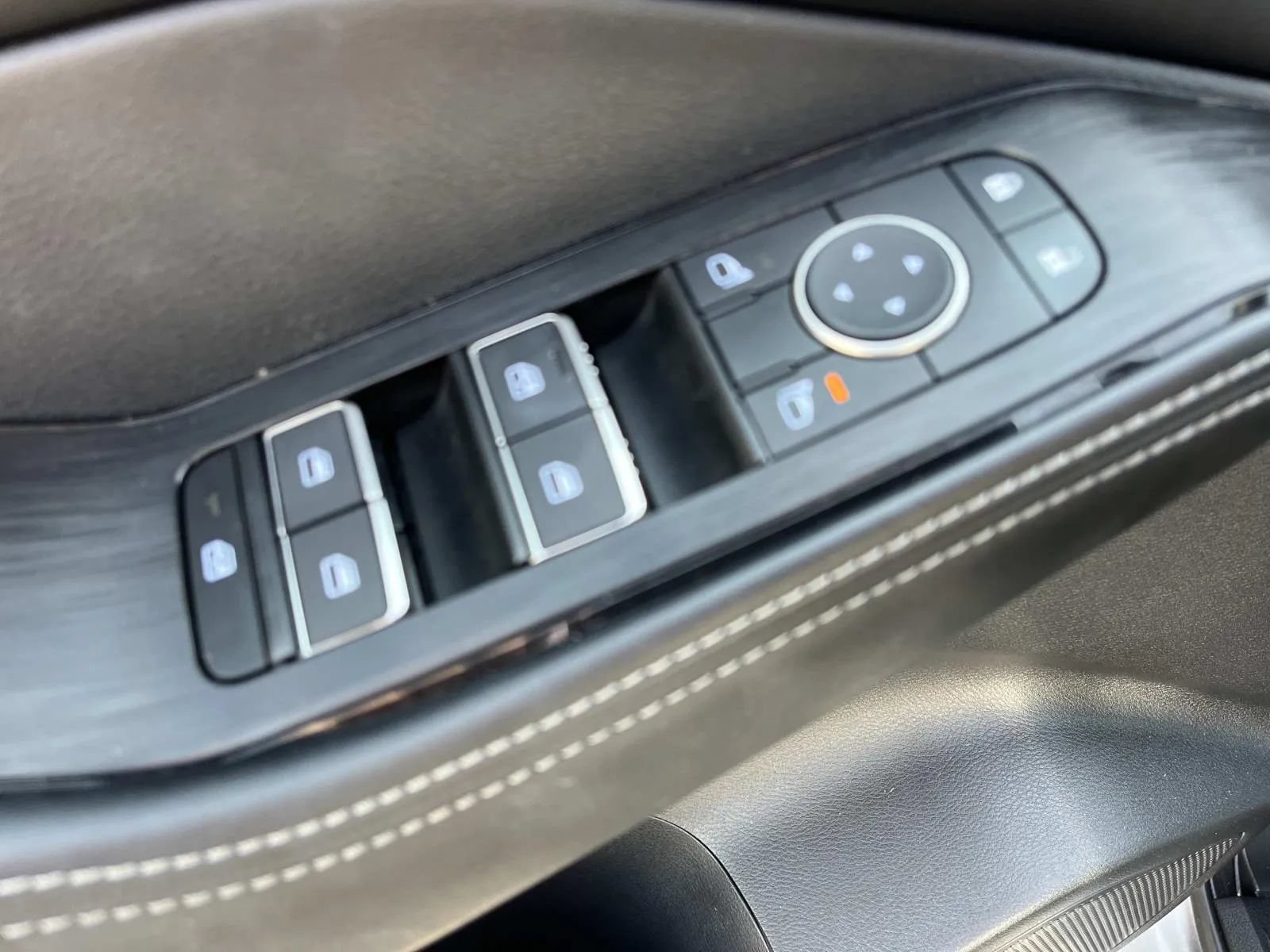 Used 2025 Nissan Rogue Platinum w/ Tech Package FWD image 30