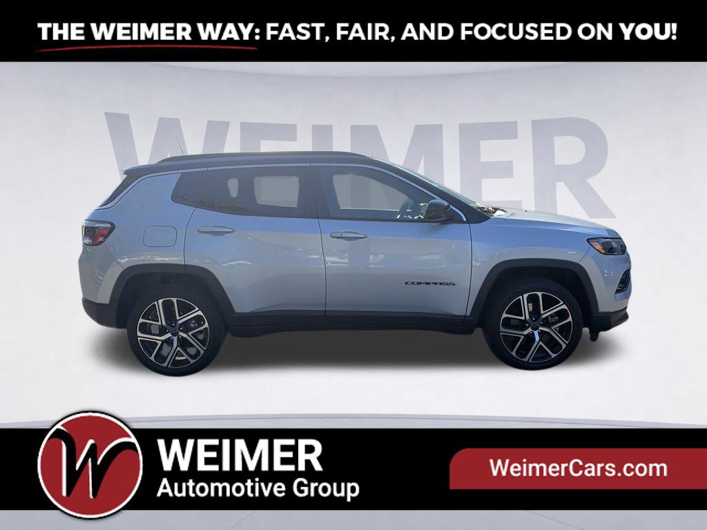 Used 2025 Jeep Compass Limited AWD/4WD image 4