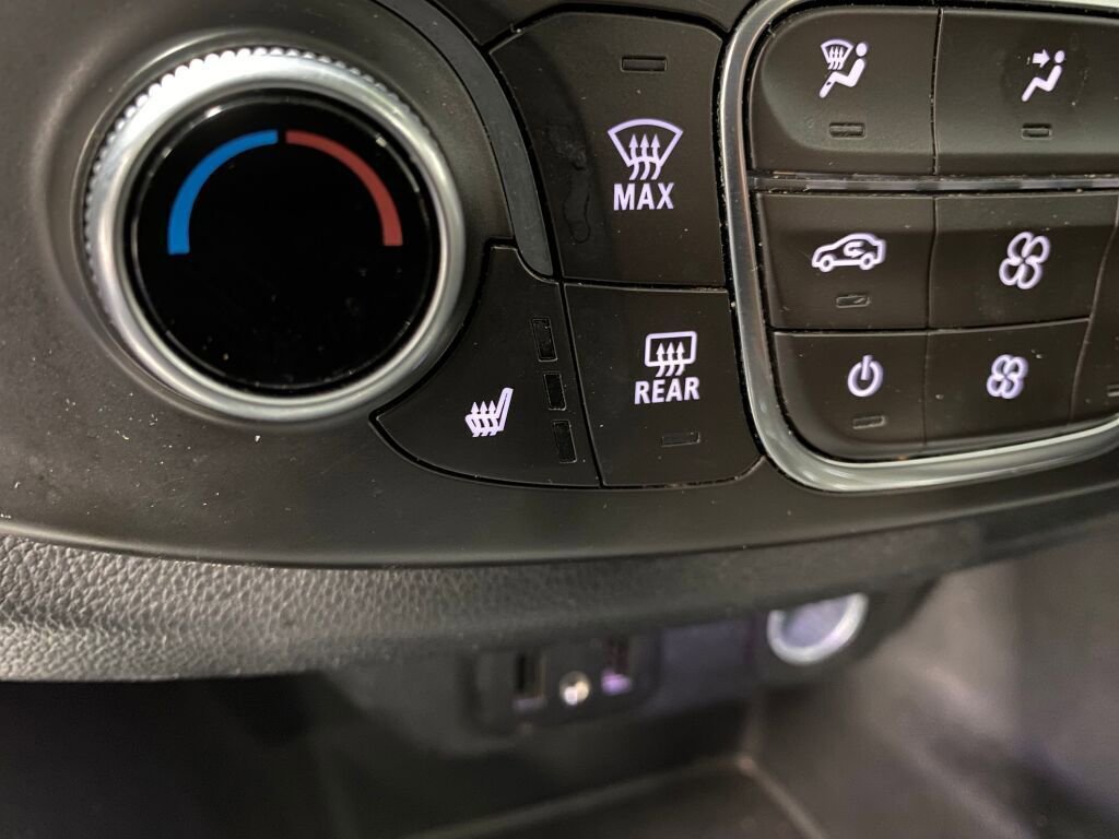 Used 2018 Chevrolet Traverse LT image 15