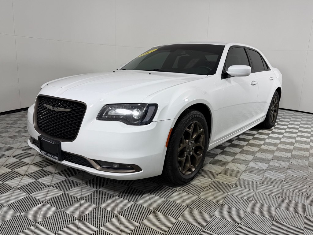 Used 2017 Chrysler 300 S AWD/4WD image 9
