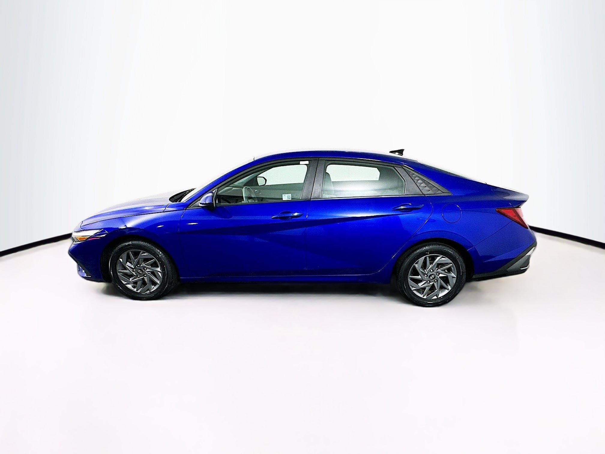 Used 2024 Hyundai Elantra SEL FWD image 4