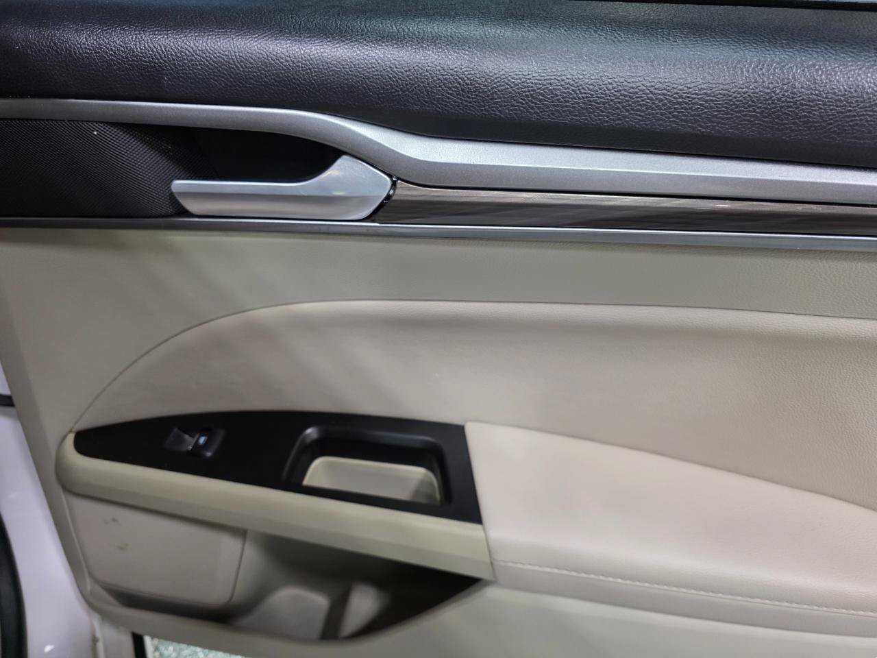 Used 2019 Ford Fusion SEL FWD image 23
