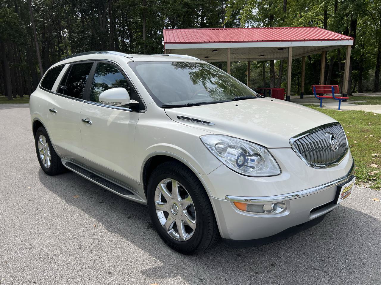Used 2009 Buick Enclave CXL w/ Driver Confidence Package FWD image 4
