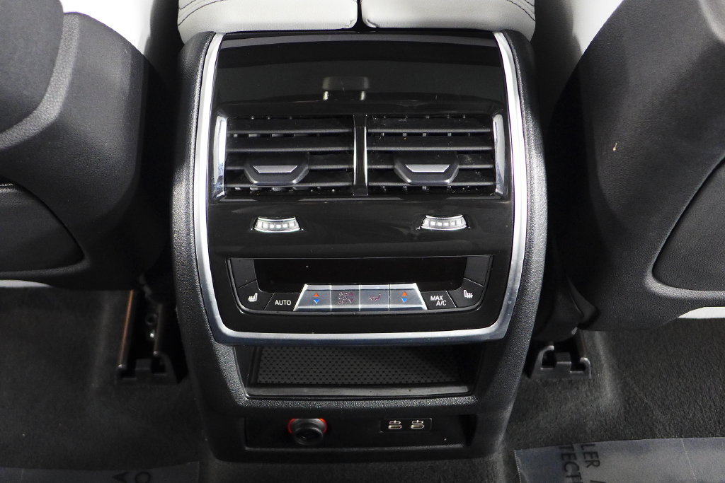 Used 2023 BMW X7 xDrive40i w/ M Sport Package AWD/4WD image 25